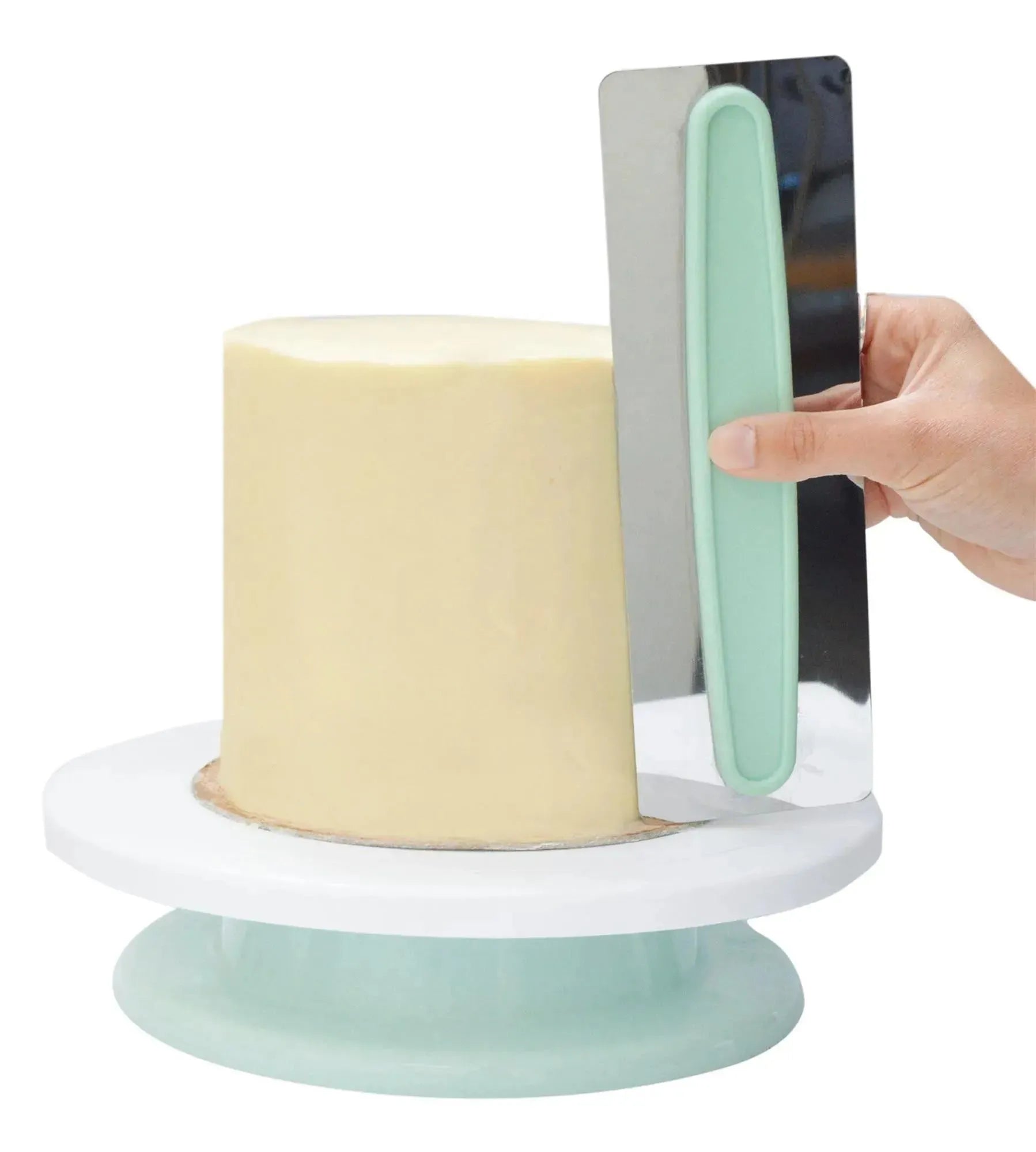 Perfektes Finish für Torten: Der Scrap Cooking Ganache Glätter aus Edelstahl bietet Langlebigkeit, Ergonomie und einfache Reinigung.