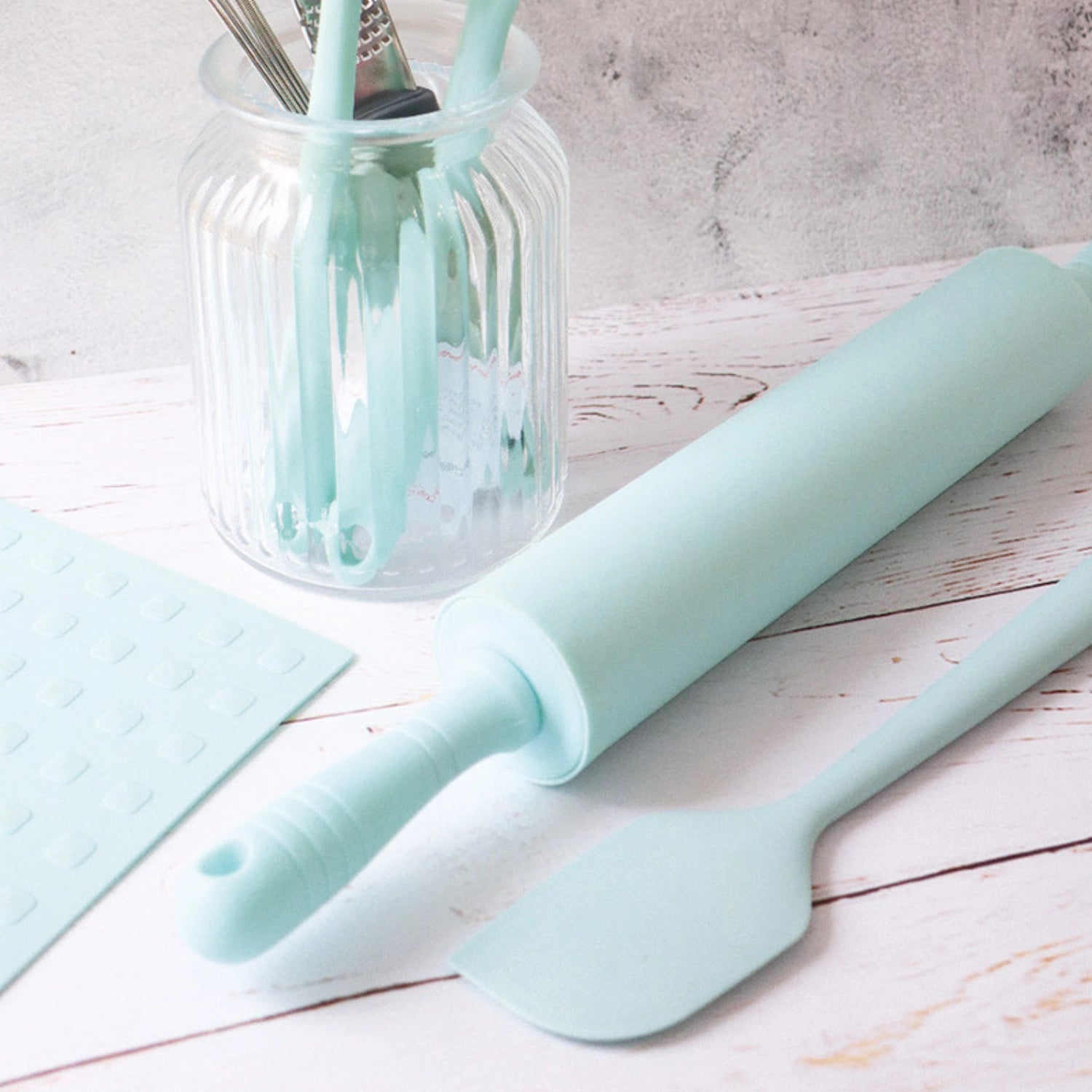 Wallholz Silikon, water-green in Blau präsentiert im Onlineshop von KAQTU Design AG. Backform / Backblech ist von Scrap Cooking