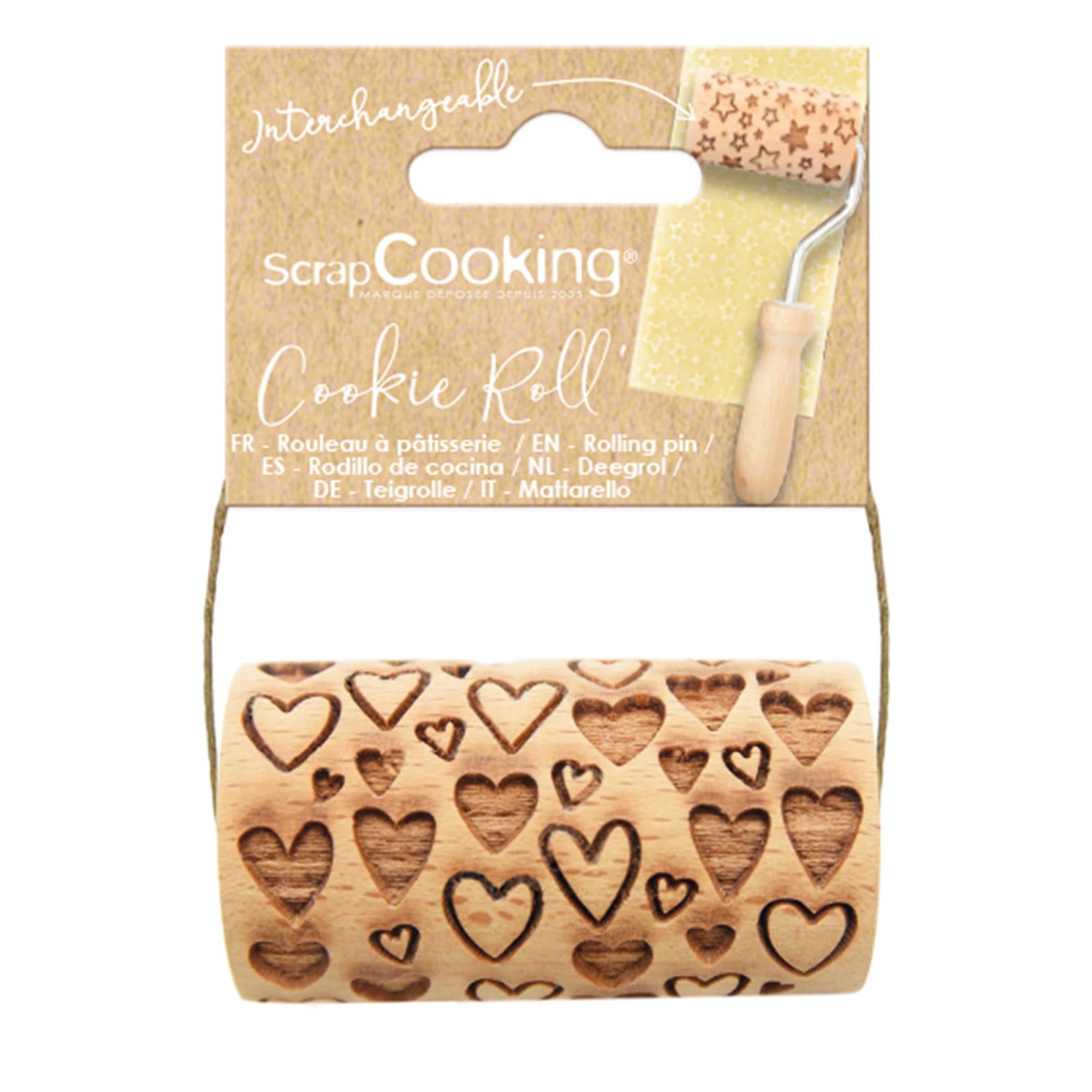 Holz-Teigrolle mit Herzprägung von Scrap Cooking für kreative Bäcker.