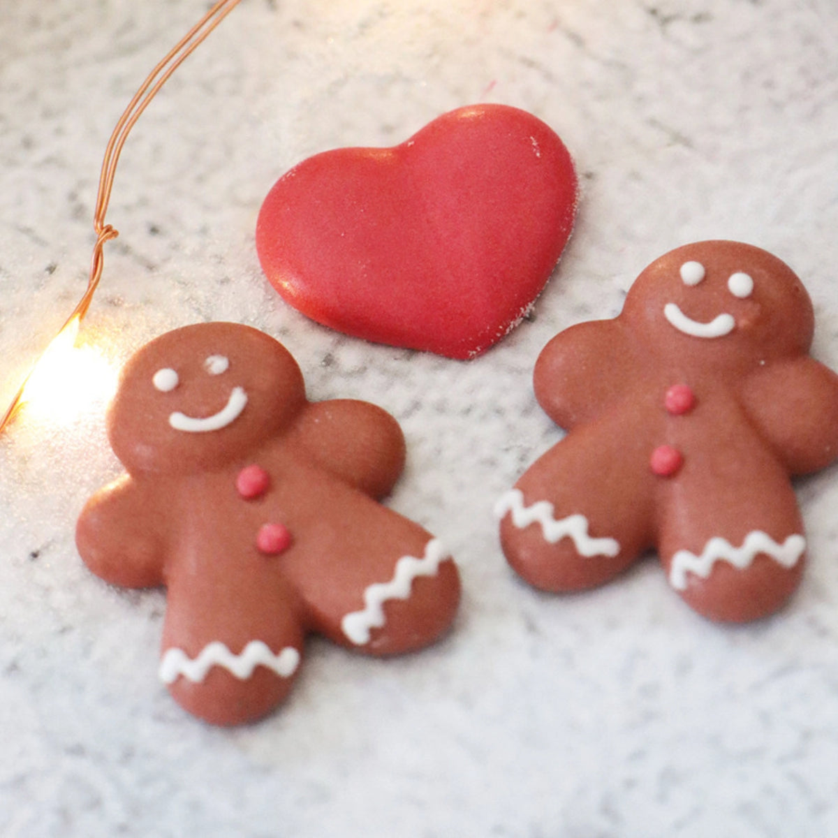 9 Stk. Zucker Deko Lebkuchenmann in Mehrfarbig präsentiert im Onlineshop von KAQTU Design AG. Zutaten ist von Scrap Cooking