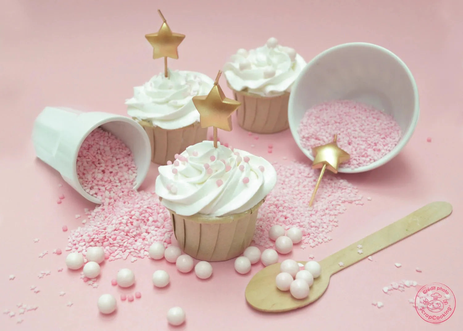 Veredeln Sie Ihre Desserts mit dem 4er Set Pink Mix Zuckerdekor!