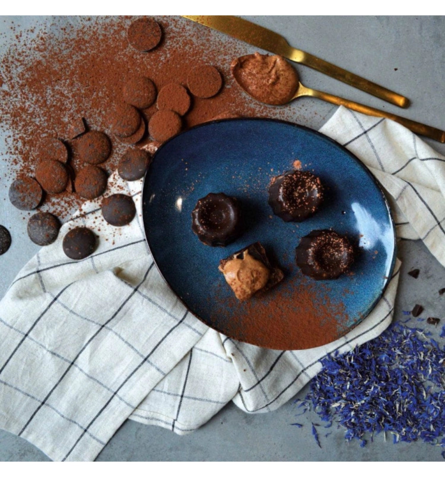 Hochwertige 190g Noir-Kouverture von Scrap Cooking für Schokoladenkunst.