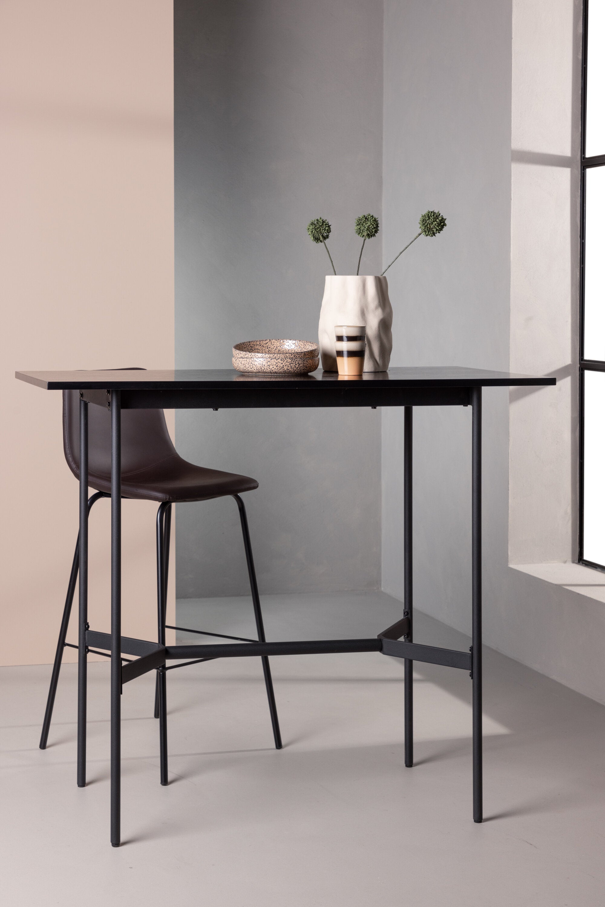 Rax Bartisch in Schwarz präsentiert im Onlineshop von KAQTU Design AG. Hochtisch ist von Venture Home