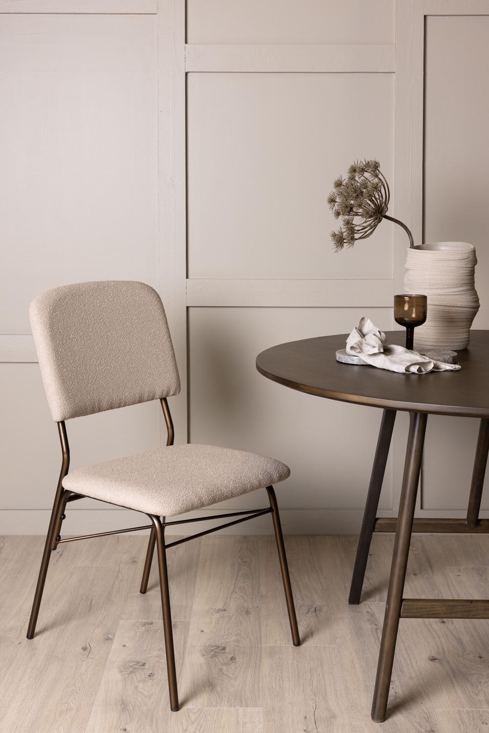 Dieser Stuhl in Beige präsentiert im Onlineshop von KAQTU Design AG. Stuhl ist von Venture Home