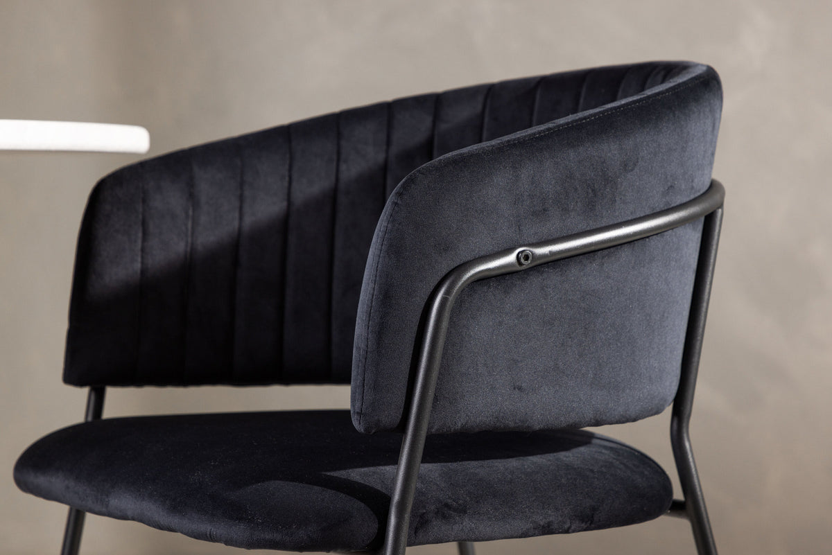 Selma Stuhl in Schwarz präsentiert im Onlineshop von KAQTU Design AG. Schalenstuhl mit Armlehne ist von Venture Home