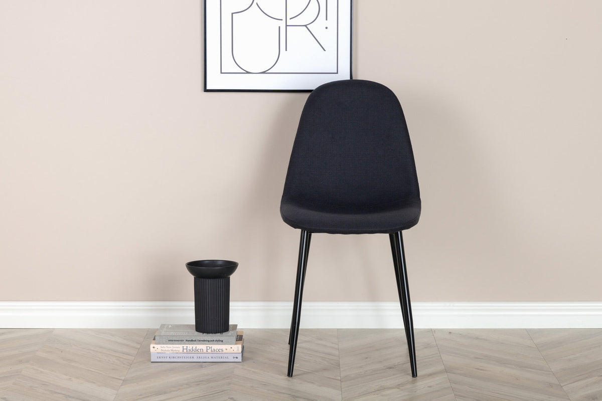 Polar Stuhl in Schwarz/Schwarz präsentiert im Onlineshop von KAQTU Design AG. Stuhl ist von Venture Home