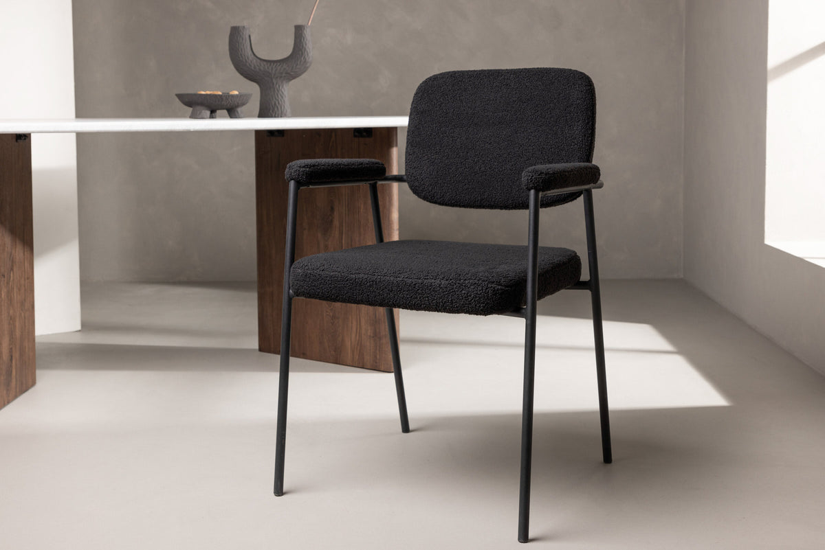 Yesterday  Stuhl in Schwarz präsentiert im Onlineshop von KAQTU Design AG. Stuhl mit Armlehne ist von Venture Home