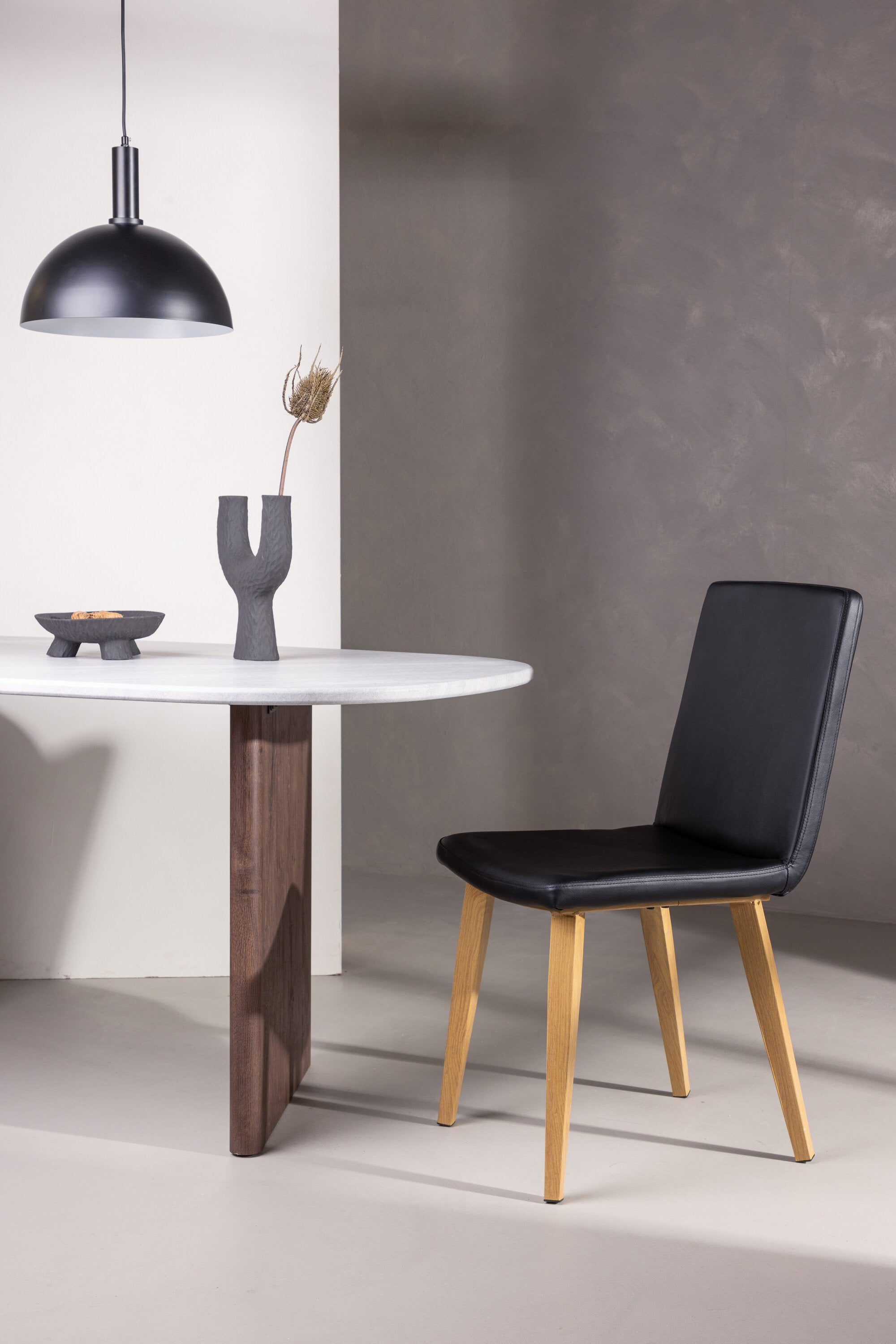 Heute  Stuhl in Schwarz präsentiert im Onlineshop von KAQTU Design AG. Stuhl ist von Venture Home