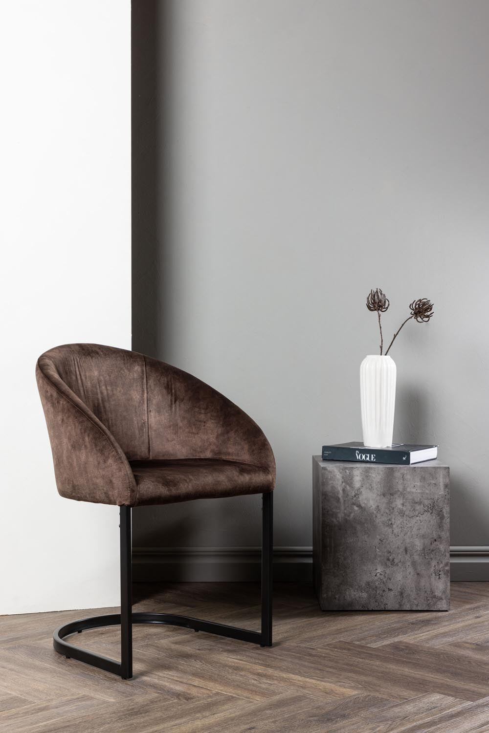 Evening Stuhl in Dunkelbraun präsentiert im Onlineshop von KAQTU Design AG. Schalenstuhl ist von Venture Home