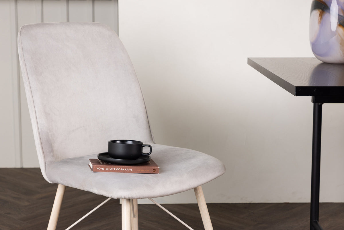 Everyday Stuhl in Grau präsentiert im Onlineshop von KAQTU Design AG. Stuhl ist von Venture Home