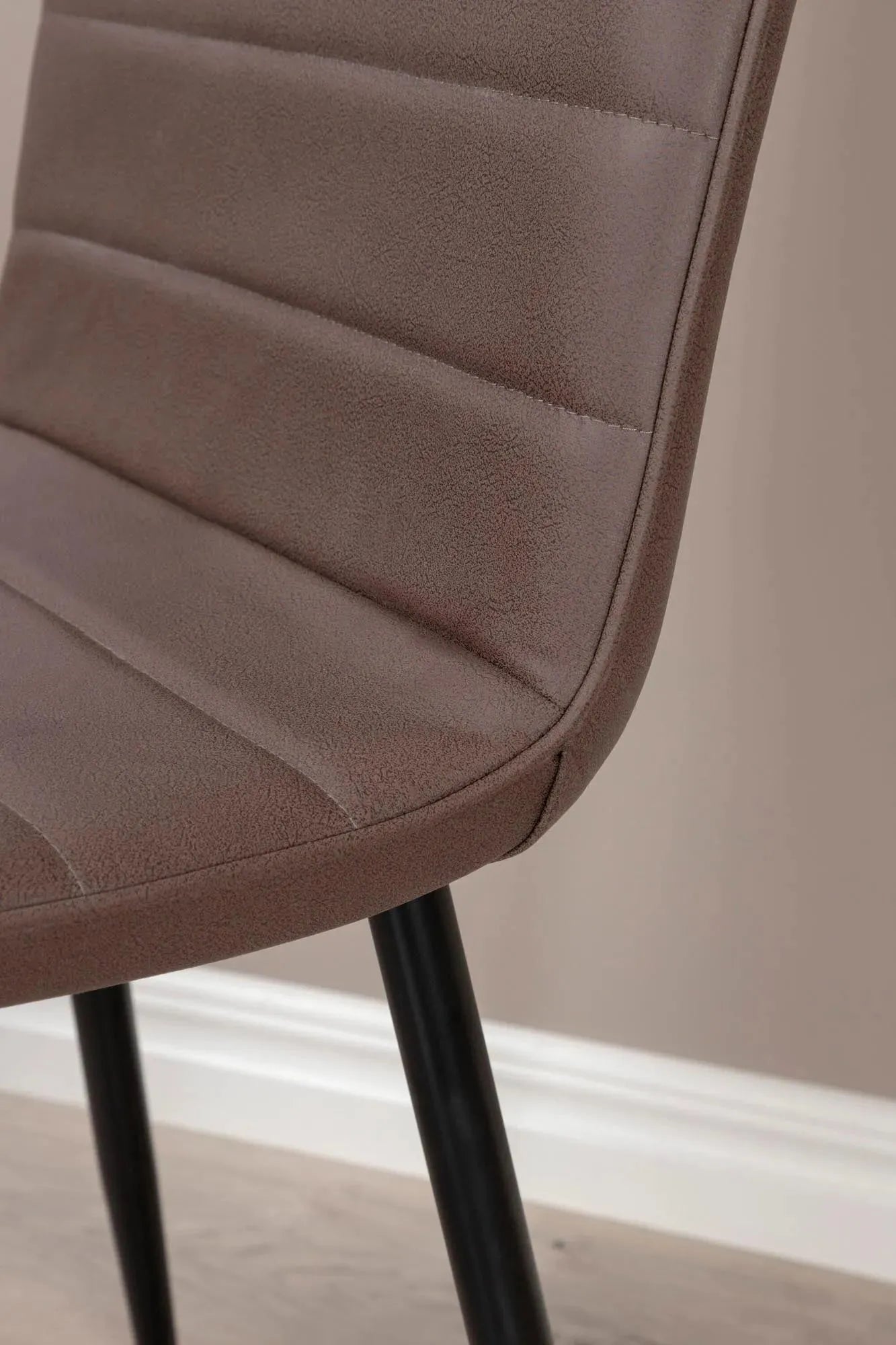 Eleganter Windu Stuhl: Perfekte Symbiose aus Stil und Komfort.