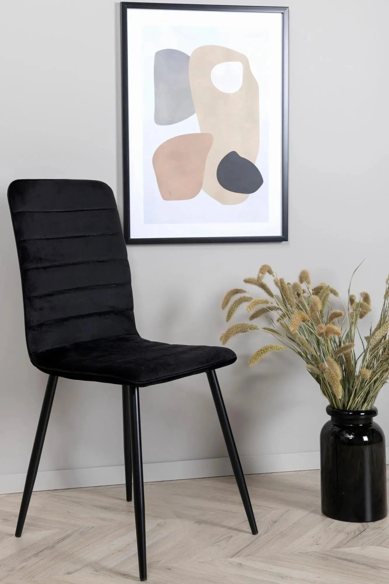 Windu Stuhl: Modernes Design trifft auf höchsten Sitzkomfort.