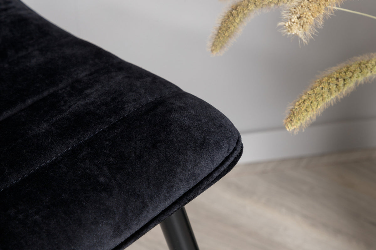 Windu Stuhl in Schwarz präsentiert im Onlineshop von KAQTU Design AG. Stuhl ist von Venture Home