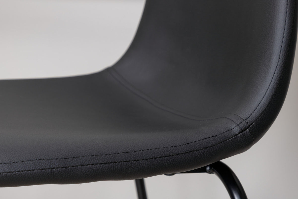 Polar Barstuhl in Schwarz präsentiert im Onlineshop von KAQTU Design AG. Barstuhl ist von Venture Home