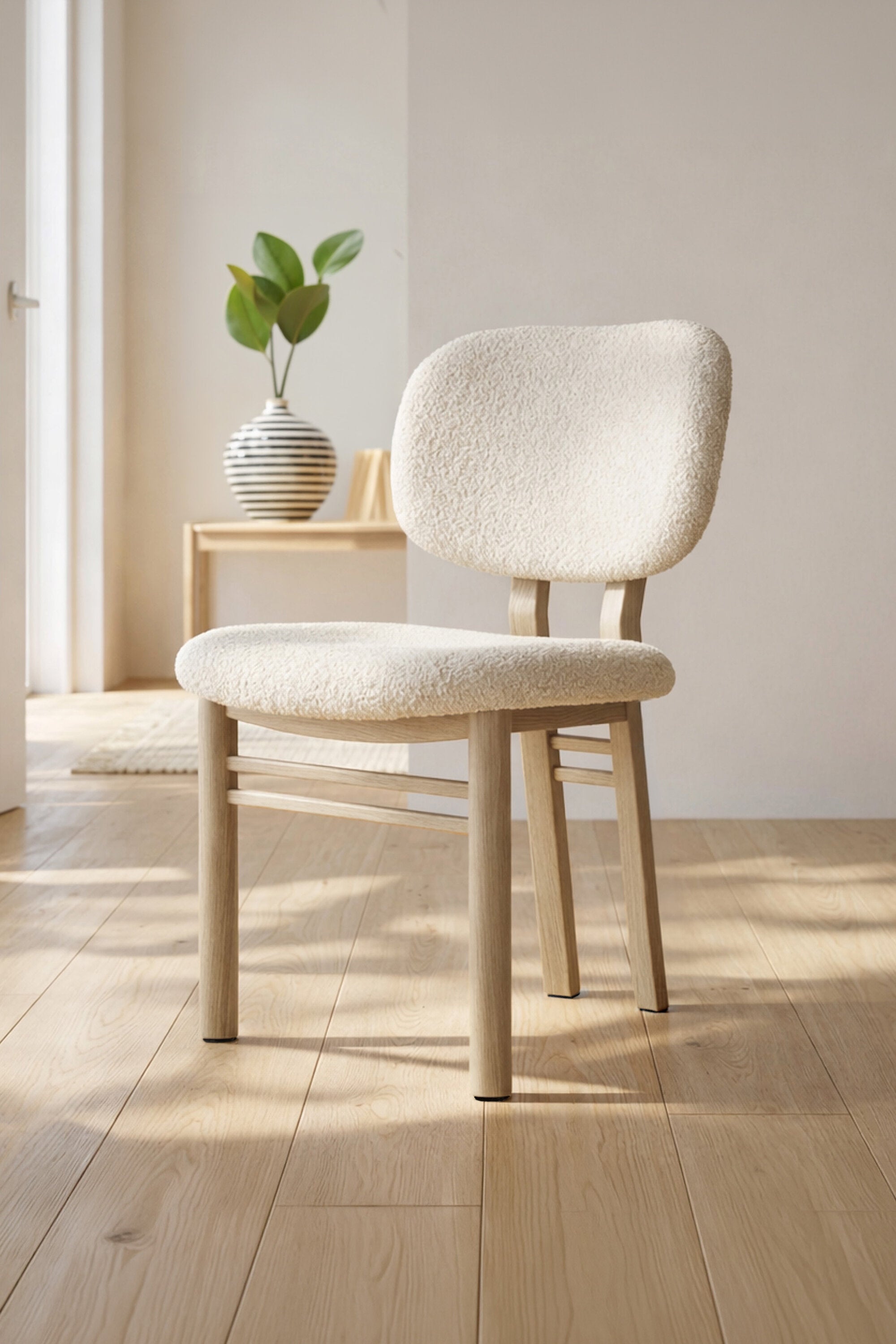 Sia Chair in Weiss präsentiert im Onlineshop von KAQTU Design AG. Gartenstuhl mit Armlehnen ist von Venture Home