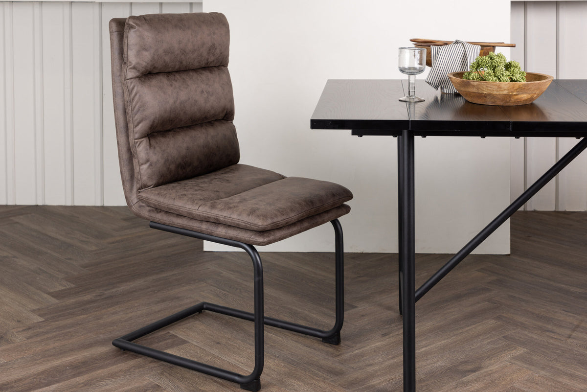 Zizo Stuhl in Braun präsentiert im Onlineshop von KAQTU Design AG. Stuhl ist von Venture Home