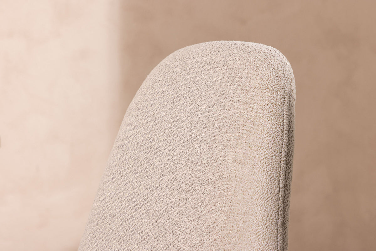 Polar Stuhl in Beige/Schwarz präsentiert im Onlineshop von KAQTU Design AG. Stuhl ist von Venture Home