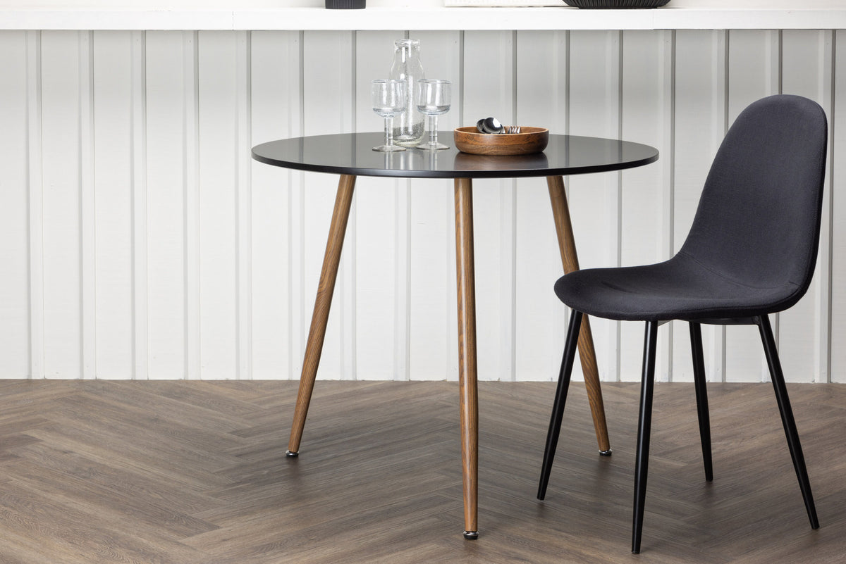 Polar Esstisch rund in Schwarz präsentiert im Onlineshop von KAQTU Design AG. Esstisch ist von Venture Home