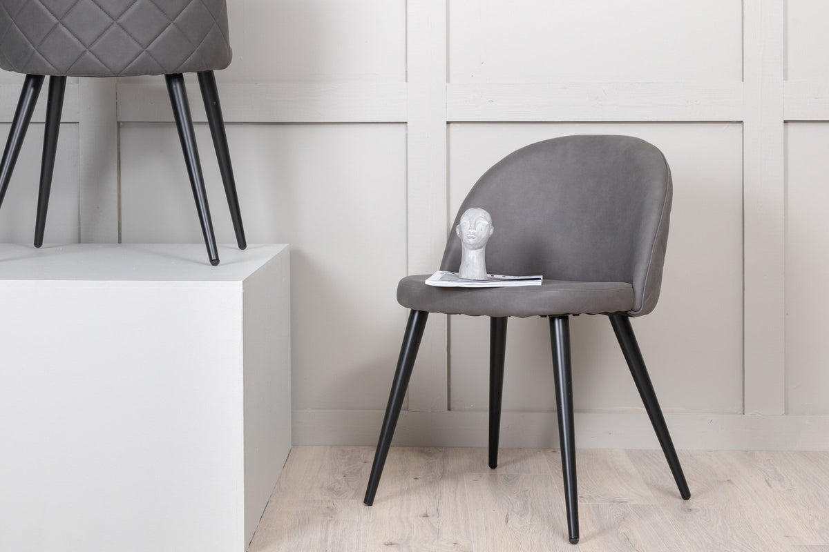 Velvet Stitches Stuhl in Grau präsentiert im Onlineshop von KAQTU Design AG. Stuhl ist von Venture Home