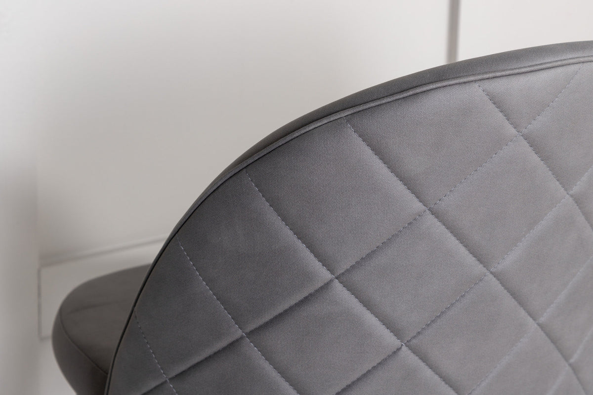 Velvet Stitches Stuhl in Grau präsentiert im Onlineshop von KAQTU Design AG. Stuhl ist von Venture Home