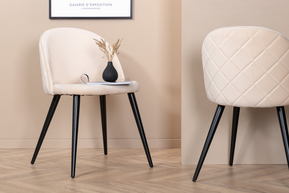 Velvet Stitches Stuhl in Beige präsentiert im Onlineshop von KAQTU Design AG. Schalenstuhl ist von Venture Home