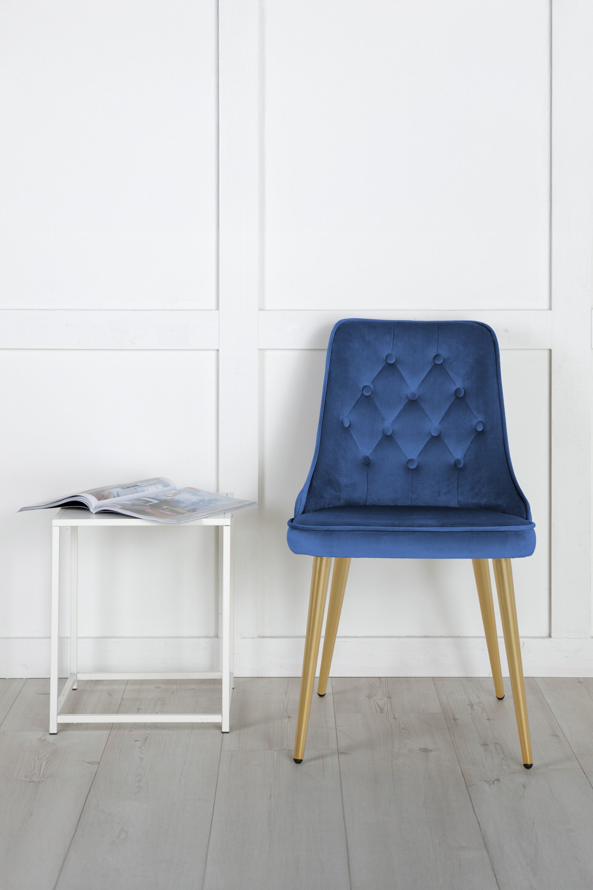 Velvet Lyx Stuhl in Blau präsentiert im Onlineshop von KAQTU Design AG. Stuhl ist von Venture Home