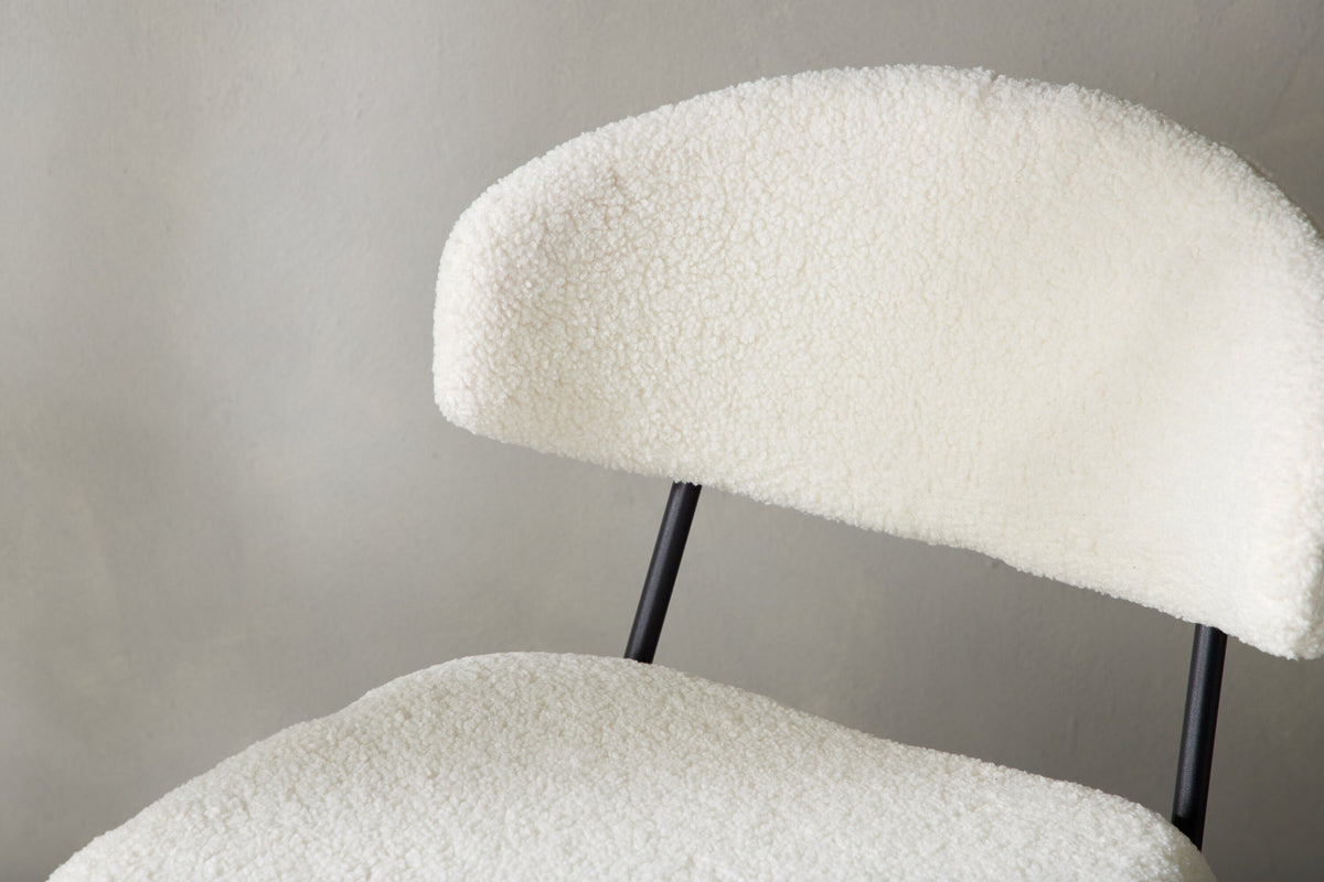 Chico Stuhl in Weiss präsentiert im Onlineshop von KAQTU Design AG. Stuhl ist von Venture Home