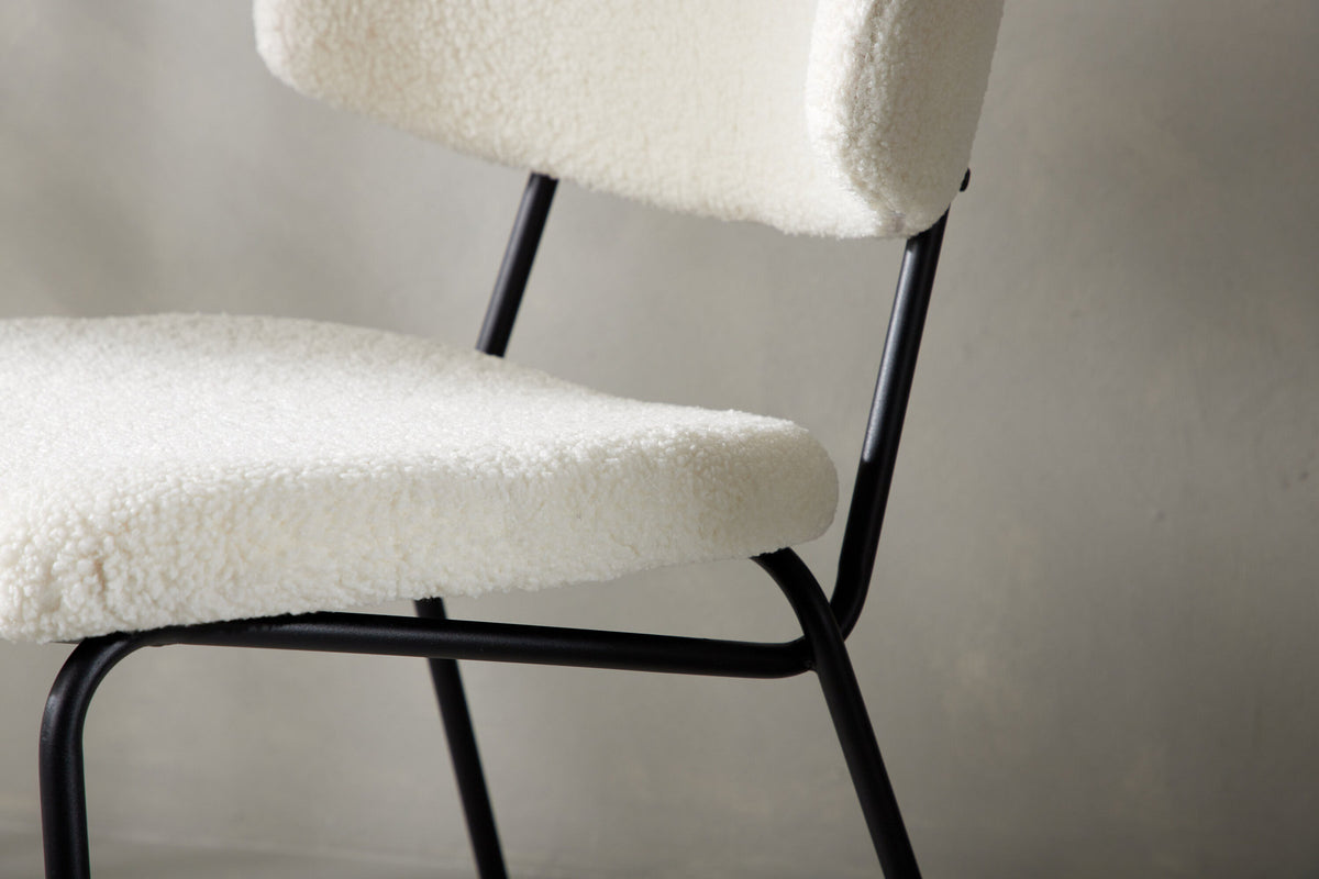 Chico Stuhl in Weiss präsentiert im Onlineshop von KAQTU Design AG. Stuhl ist von Venture Home
