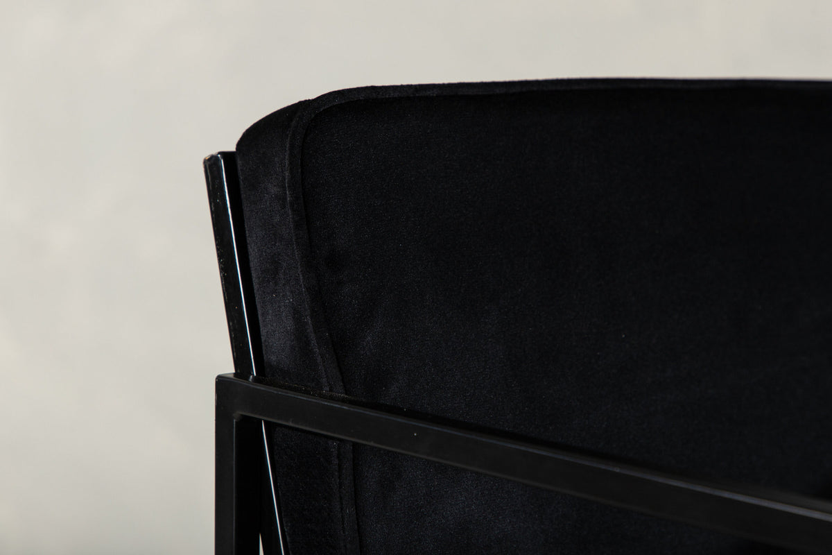 Richmond Stuhl in Schwarz präsentiert im Onlineshop von KAQTU Design AG. Stuhl mit Armlehne ist von Venture Home