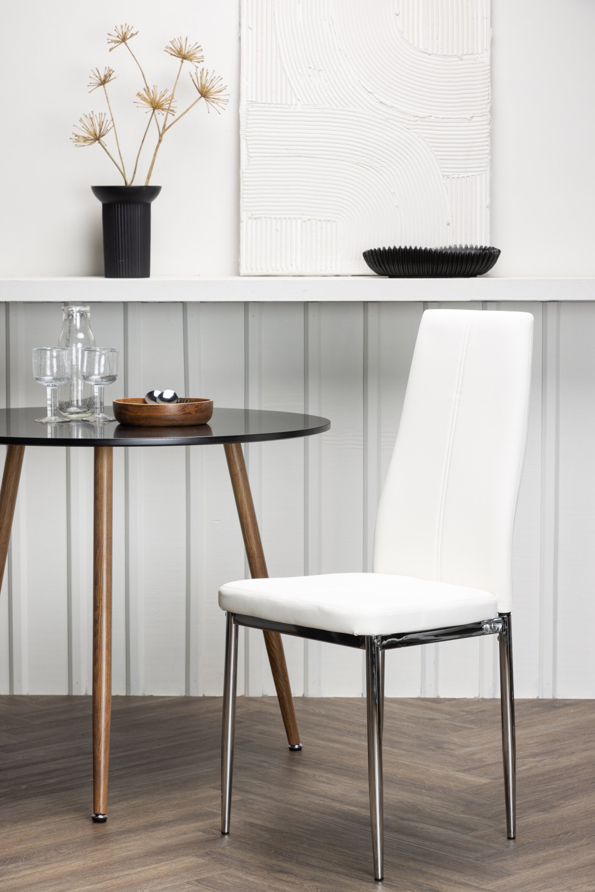 Pastill Stuhl in Weiss präsentiert im Onlineshop von KAQTU Design AG. Stuhl ist von Venture Home