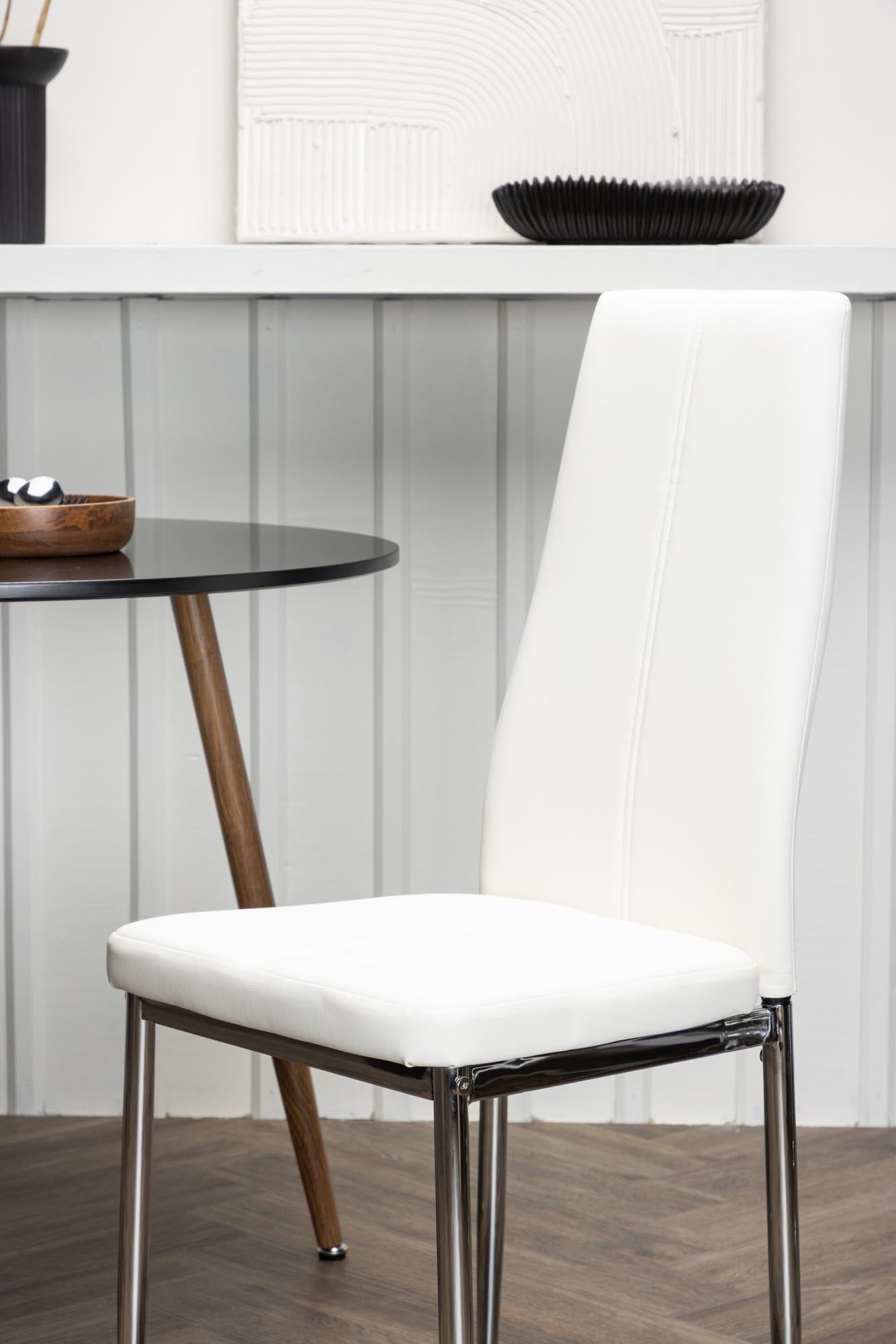 Pastill Stuhl von Venture Home: Komfort trifft auf skandinavische Eleganz.