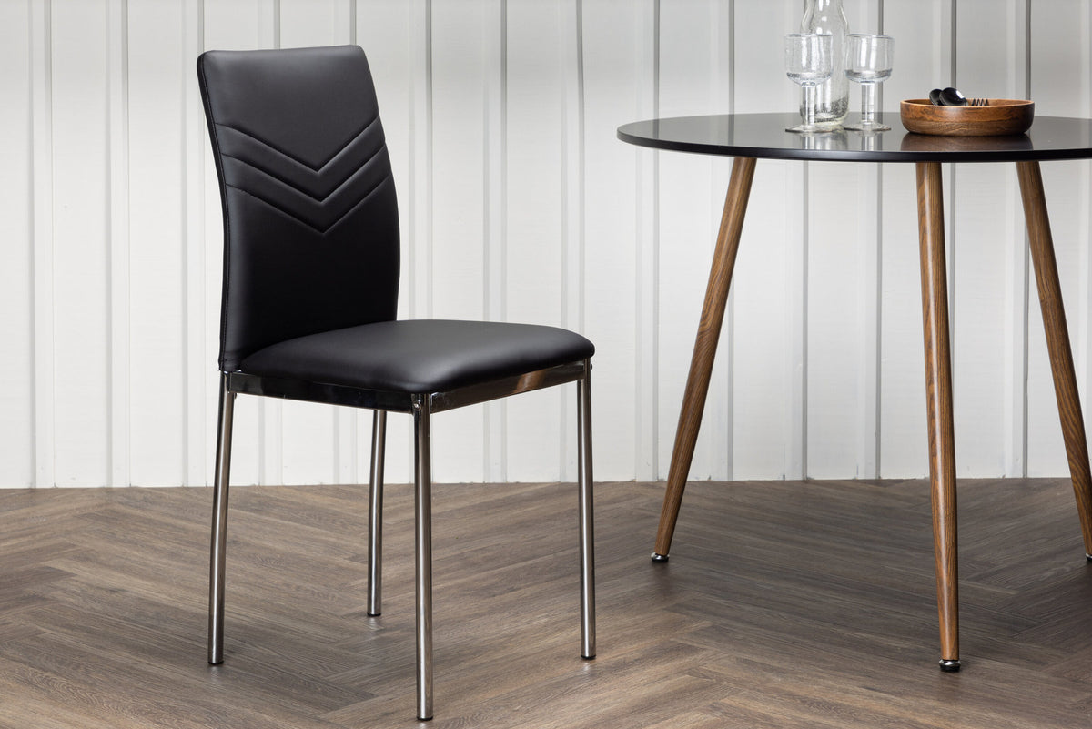 Lilienstuhl in Schwarz präsentiert im Onlineshop von KAQTU Design AG. Stuhl ist von Venture Home