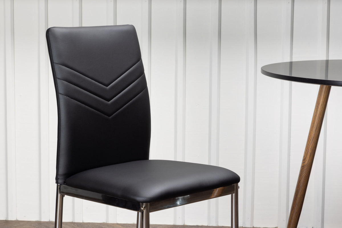 Lilienstuhl in Schwarz präsentiert im Onlineshop von KAQTU Design AG. Stuhl ist von Venture Home