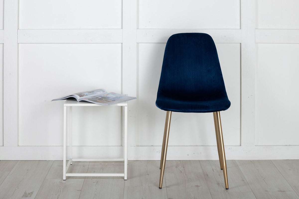Polar Stuhl in Blau präsentiert im Onlineshop von KAQTU Design AG. Stuhl ist von Venture Home