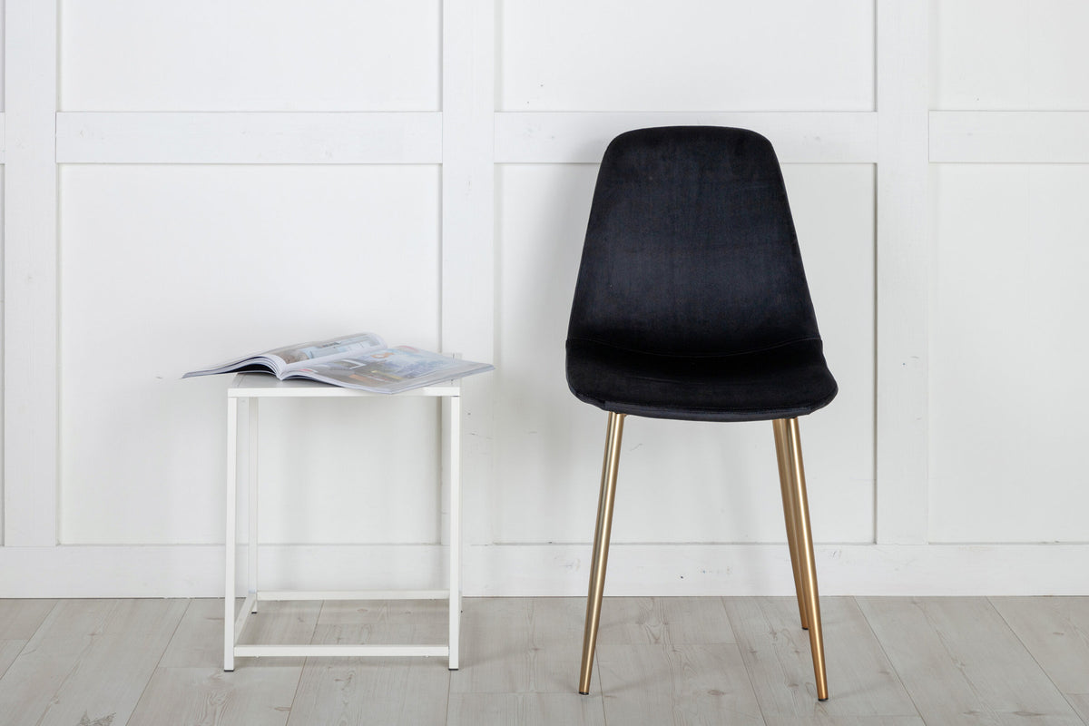 Polar Stuhl in Schwarz präsentiert im Onlineshop von KAQTU Design AG. Stuhl ist von Venture Home