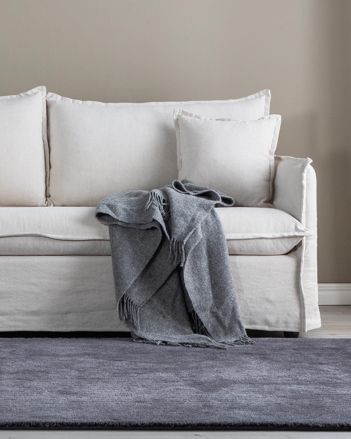 Nova Sofa in Beige präsentiert im Onlineshop von KAQTU Design AG. 3er Sofa ist von Venture Home