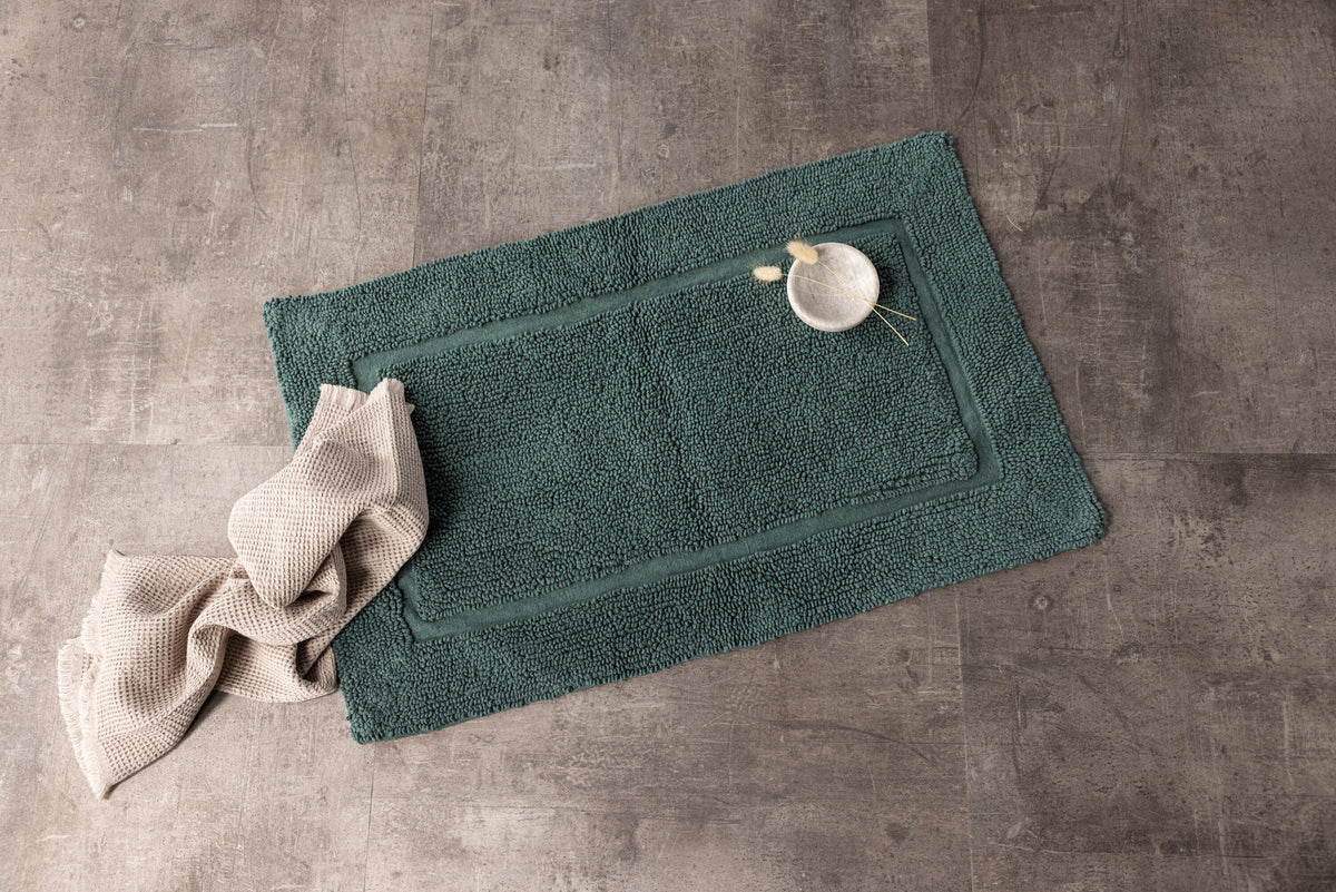 William Teppich in Grün präsentiert im Onlineshop von KAQTU Design AG. Teppich ist von Venture Home