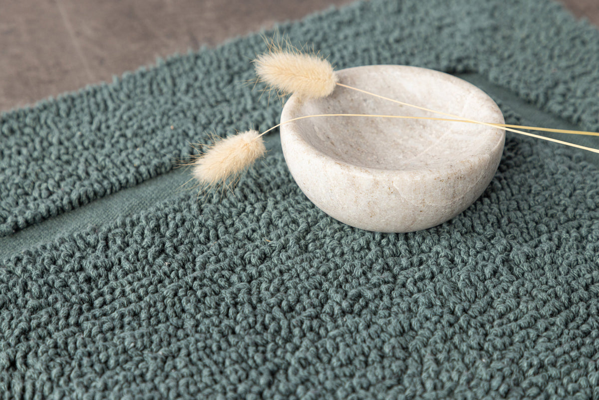 William Teppich in Grün präsentiert im Onlineshop von KAQTU Design AG. Teppich ist von Venture Home