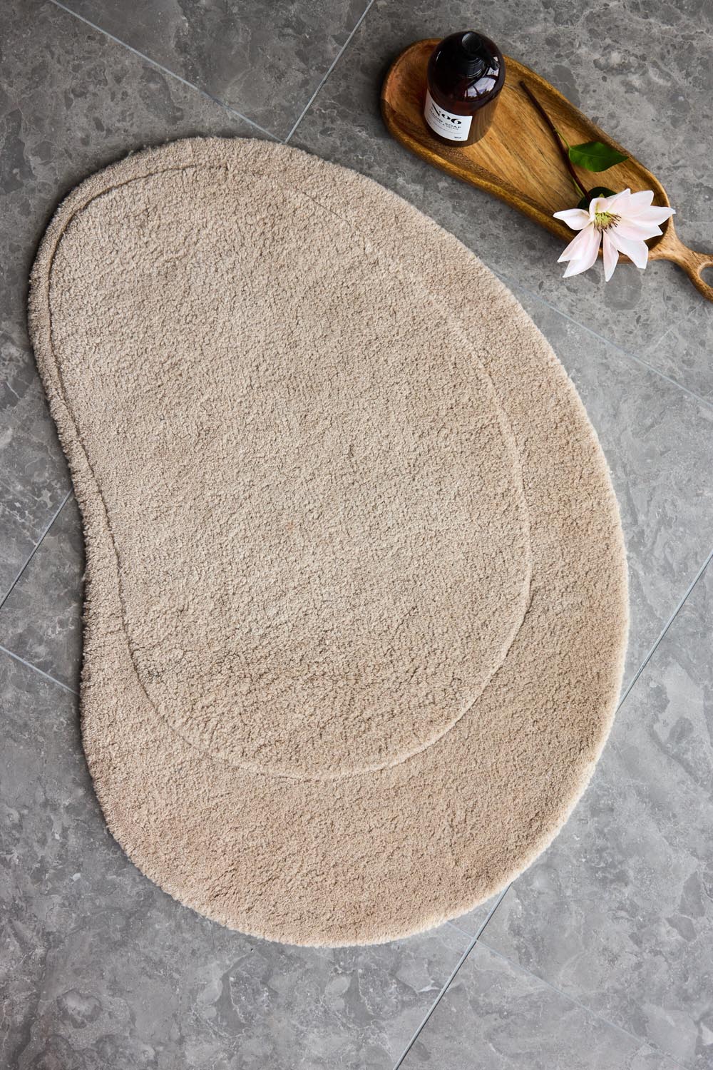 Elvis Teppich in Beige präsentiert im Onlineshop von KAQTU Design AG. Teppich ist von Venture Home