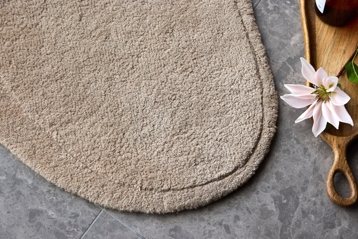 Elvis Teppich in Beige präsentiert im Onlineshop von KAQTU Design AG. Teppich ist von Venture Home