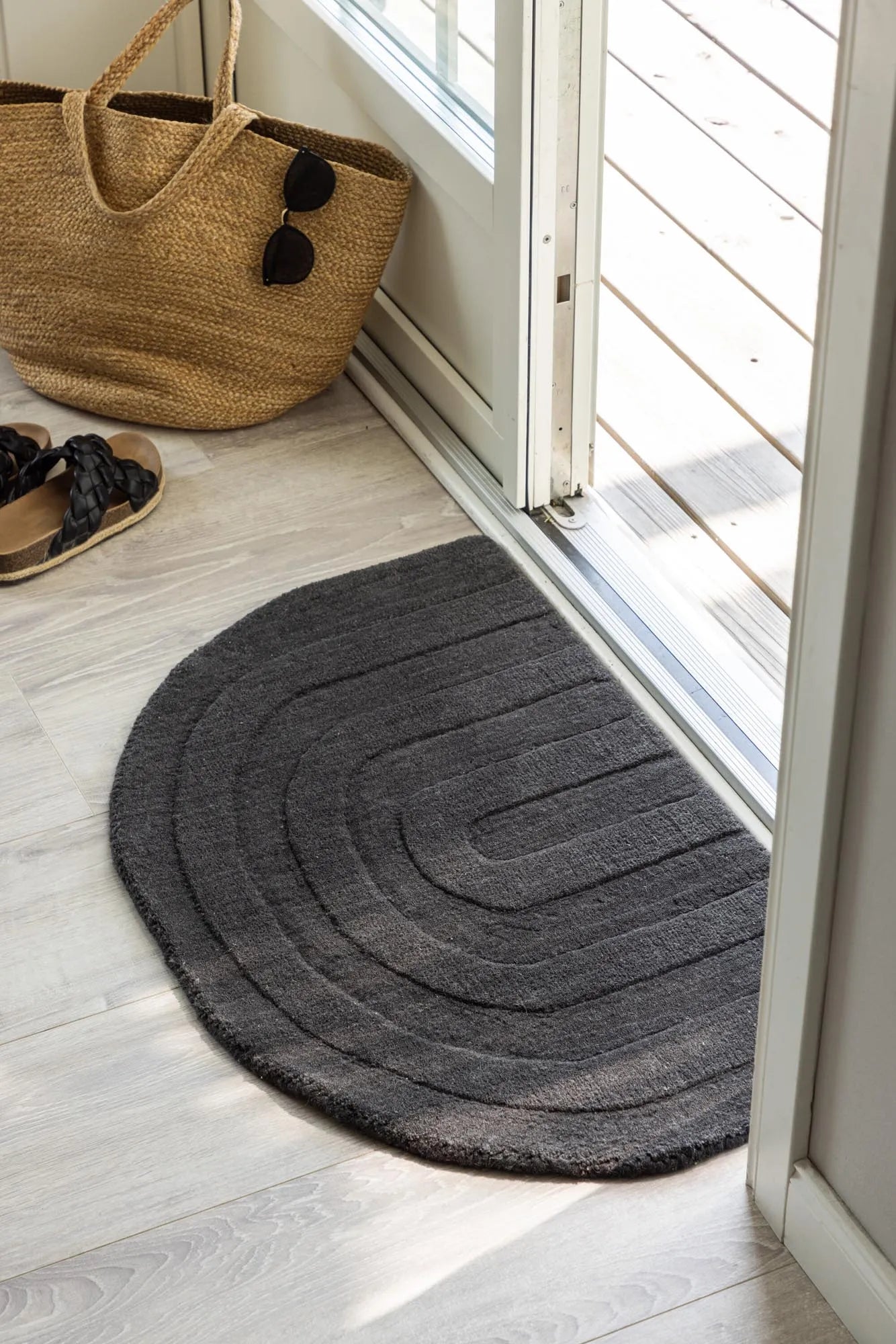 Nora Teppich von Venture Home: Modernes Design für jeden Raum.