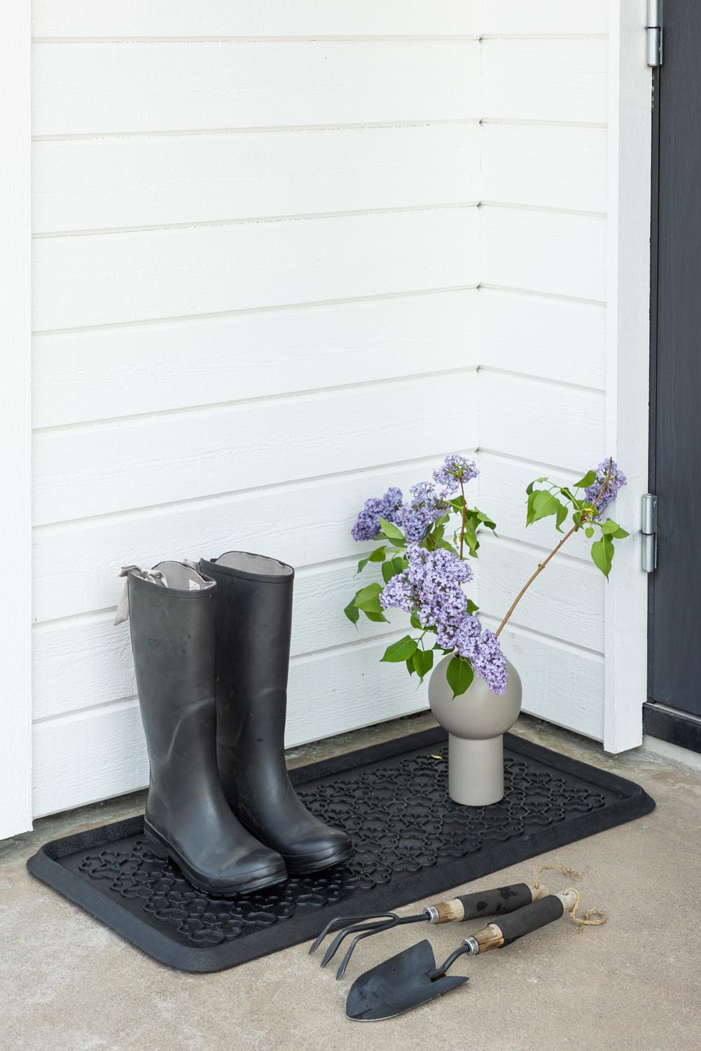 Gunnar Teppich in Schwarz präsentiert im Onlineshop von KAQTU Design AG. Türmatte ist von Venture Home
