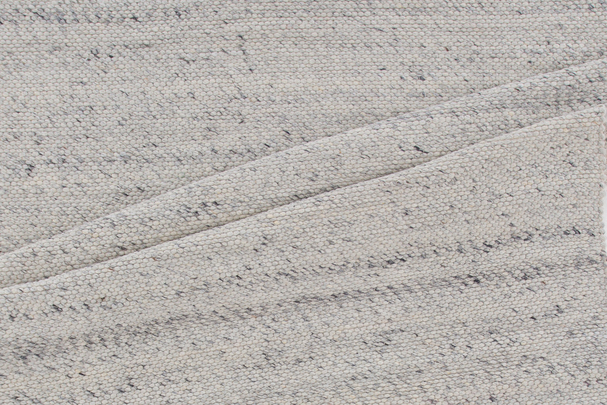 Ganga Teppich in Weiss präsentiert im Onlineshop von KAQTU Design AG. Teppich ist von Venture Home