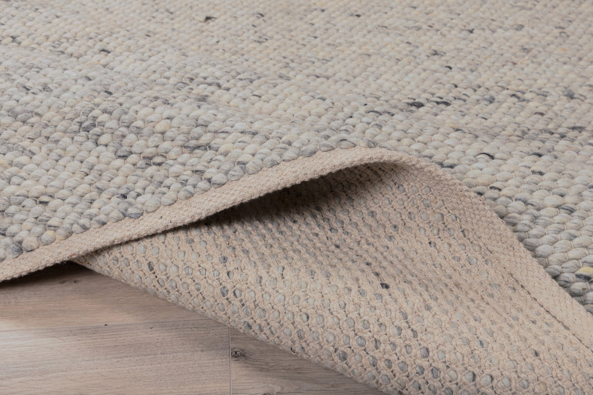 Ganga Teppich in Weiss präsentiert im Onlineshop von KAQTU Design AG. Teppich ist von Venture Home