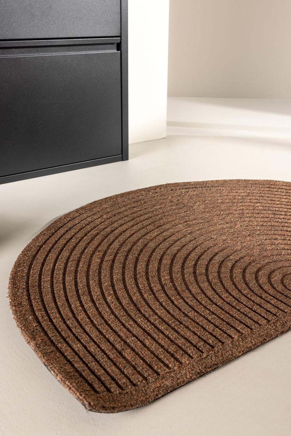 Teodor Teppich in Natur präsentiert im Onlineshop von KAQTU Design AG. Türmatte ist von Venture Home