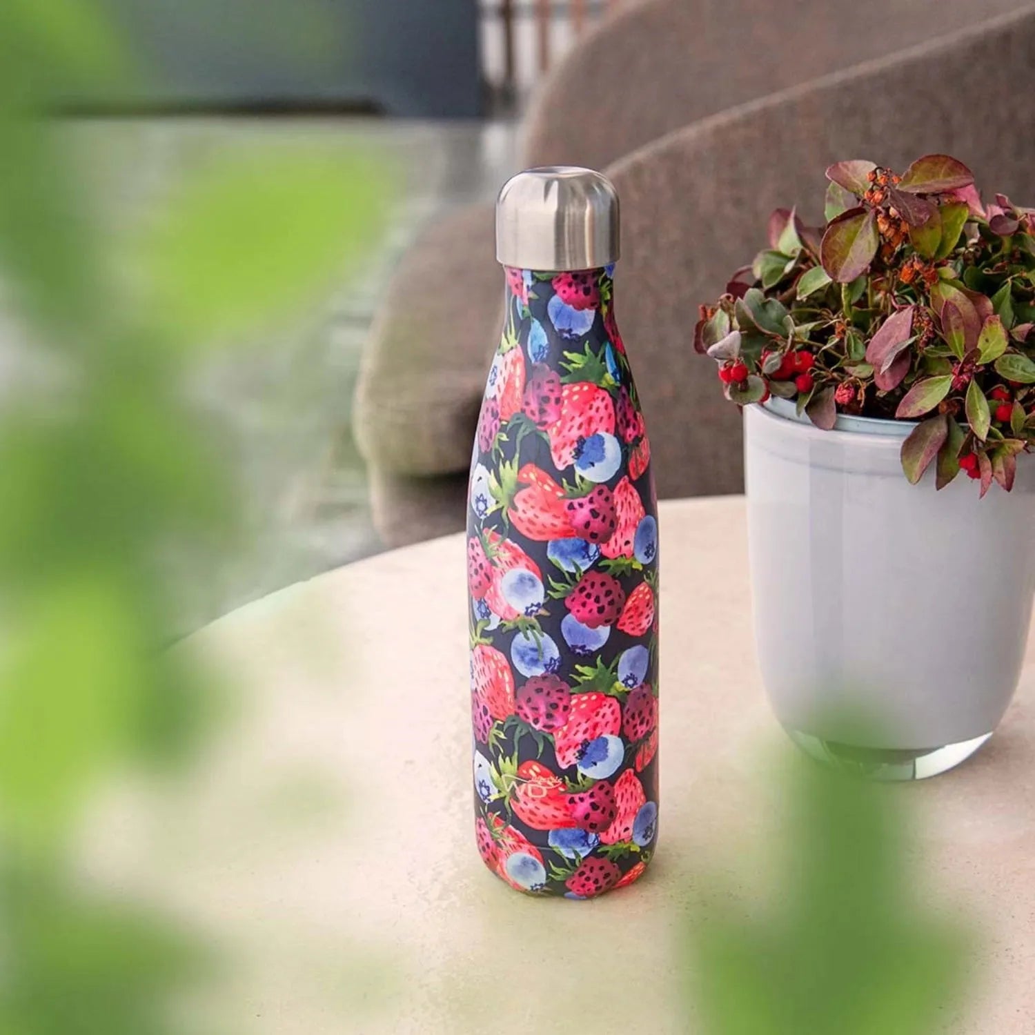 Stilvolle 500ml Beeren-Isolierflasche von Easy Life für heiße Getränke.