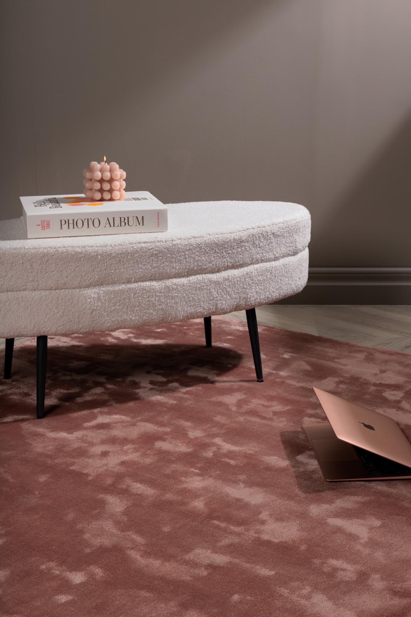 Indra Teppich von Venture Home: Luxuriöse Viskose, zeitloses Design und vielfältige Größen für ein harmonisches Wohnambiente. Jetzt entdecken!