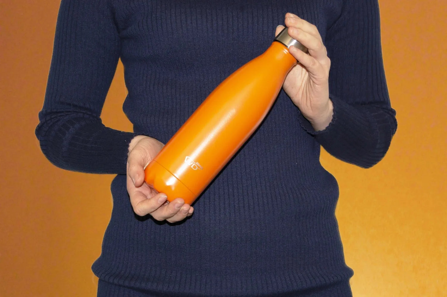 500ml Isolierflasche in Mandarine, hält Getränke stundenlang warm.