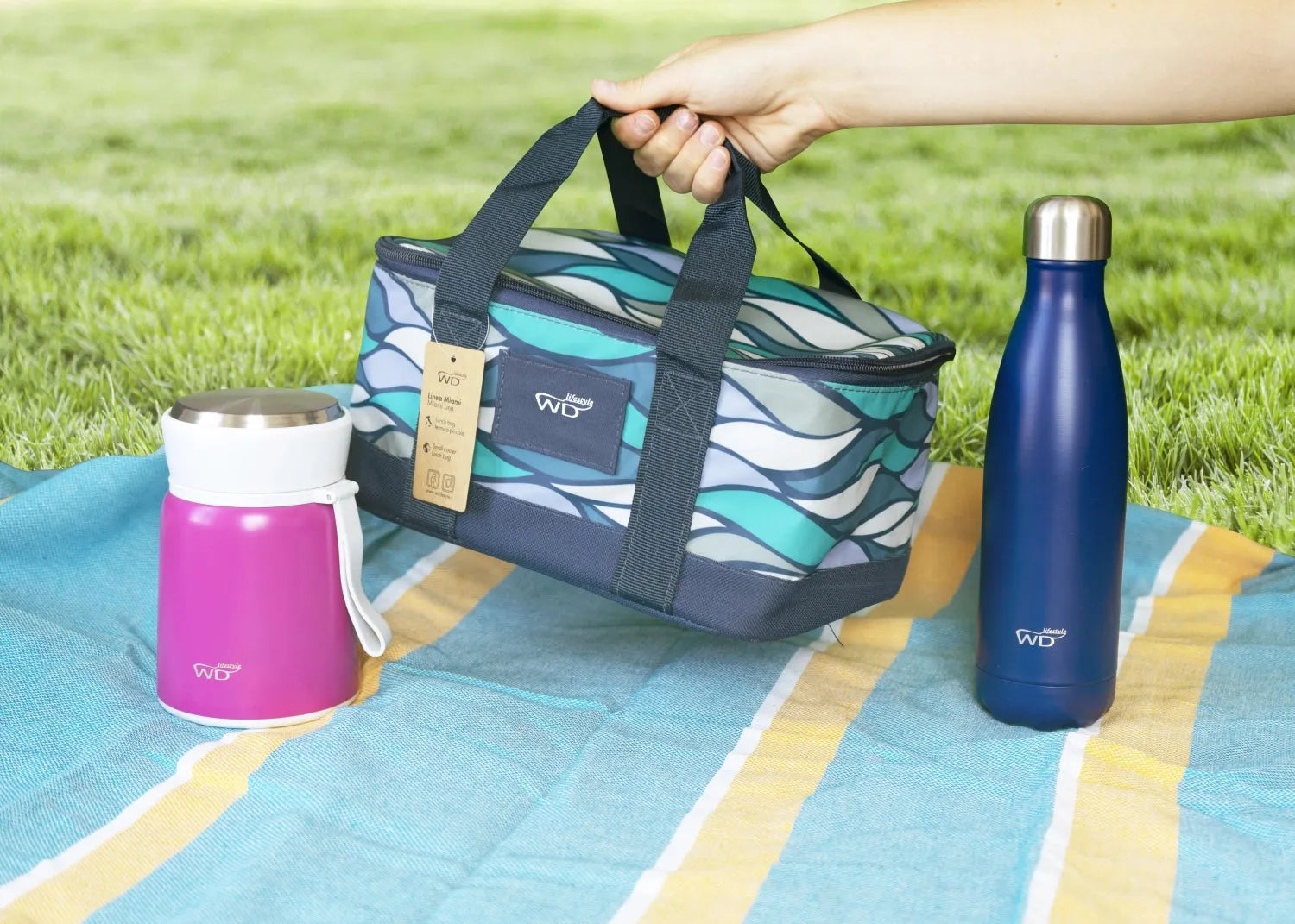 Stilvolle 500ml Isolierflasche in Nachtblau von Easy Life.