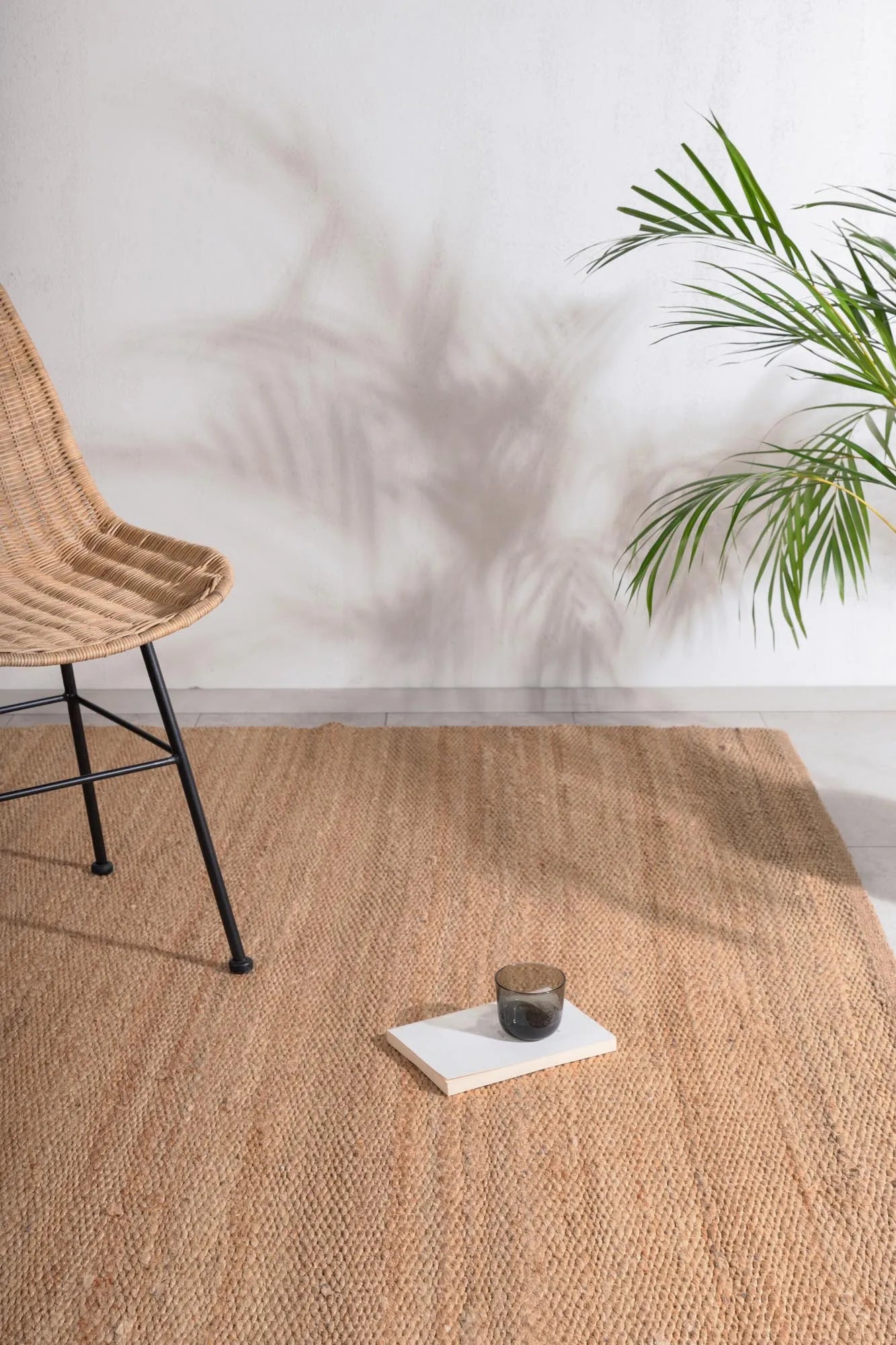 Kali Teppich in Natur präsentiert im Onlineshop von KAQTU Design AG. Teppich ist von Venture Home